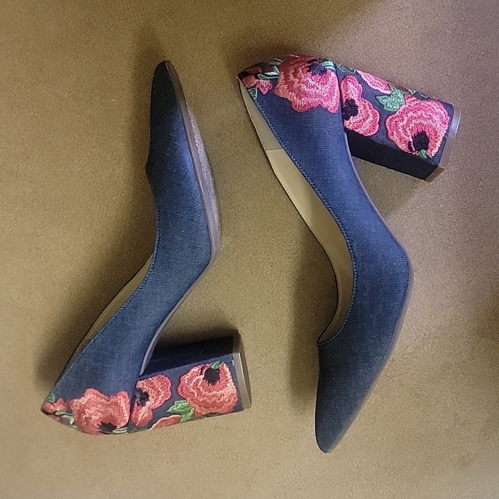 Jessica Simpson sz 8 heels